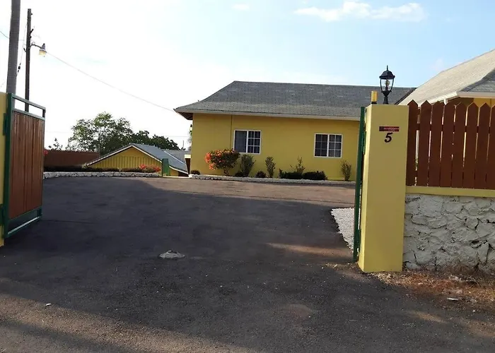 2 Bdr #1 At Ramparts Near Sangster Airport Apartment *