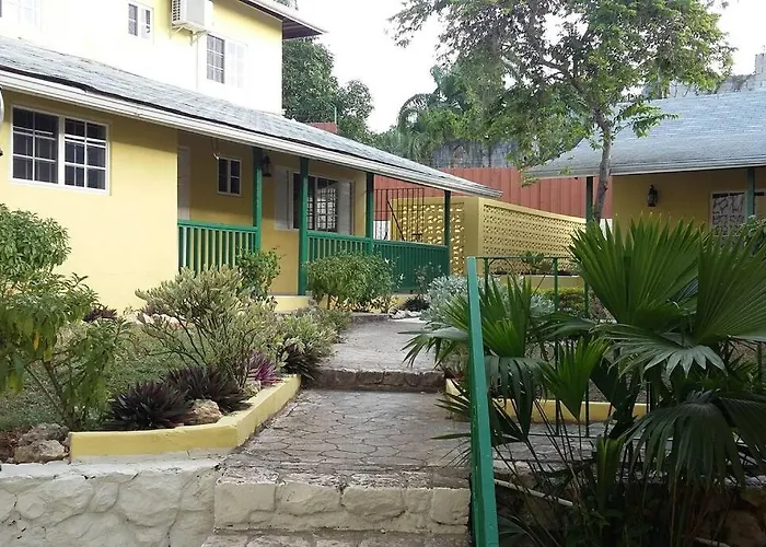 2 Bdr #1 At Ramparts Near Sangster Airport *