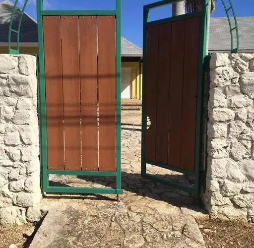 2 Bdr #1 At Ramparts Near Sangster Airport Montego Bay