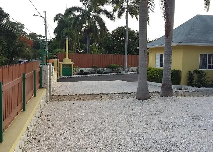 2 Bdr #1 At Ramparts Near Sangster Airport Montego Bay